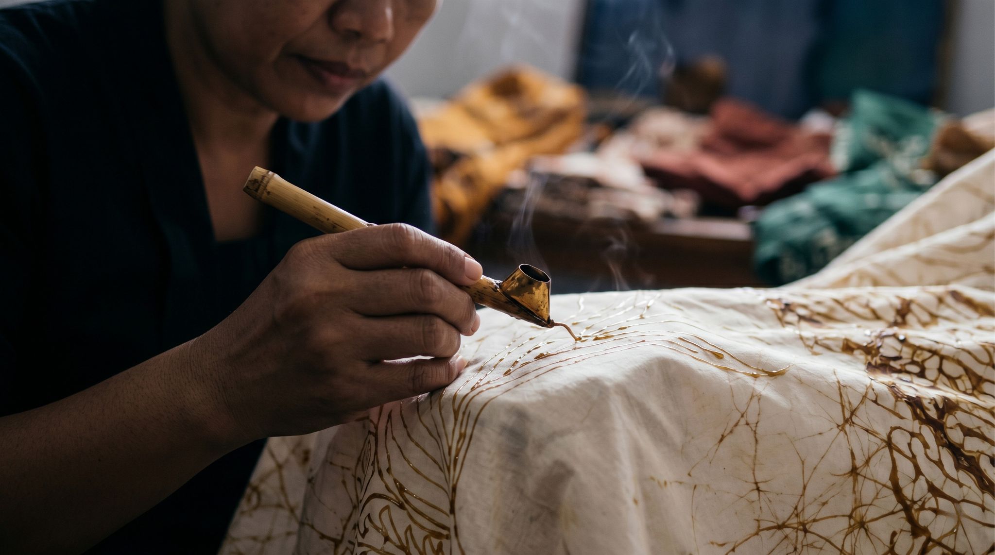 Drawing hot wax by hand
